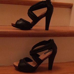 Adam Tucker Me Too Giavanna black with braid trim